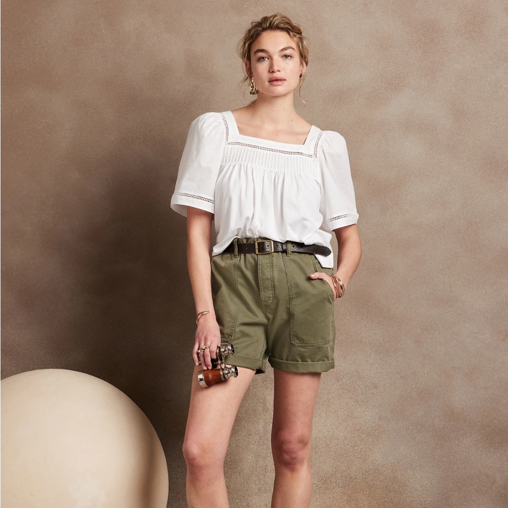 Banana Republic Mixed Material White Pintuck Knit short puff sleeve top size XS.
